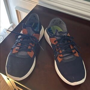 OLUKAI Golf Men's Black and Brown GOLF Shoes. Great condition size 10.5